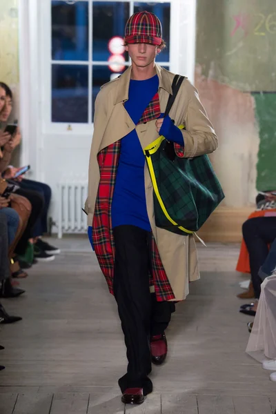 Look 30